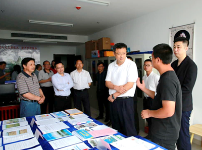 市委常委、副市長(zhǎng)謝忠率隊(duì)來(lái)我校考察交流文藝創(chuàng)作工作